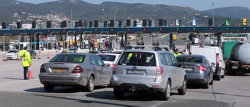 Έξοδος: γεμίζουν κόσμο τα λιμάνια - αυξημένη κίνηση στα διόδια