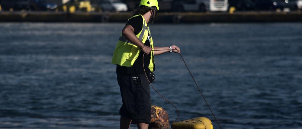 Καταμαράν με χιλιάδες επιβάτες ακινητοποιήθηκε στο Αιγαίο