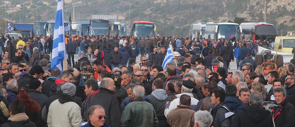 “Παραλύει” από τα μπλόκα η δυτική Ελλάδα