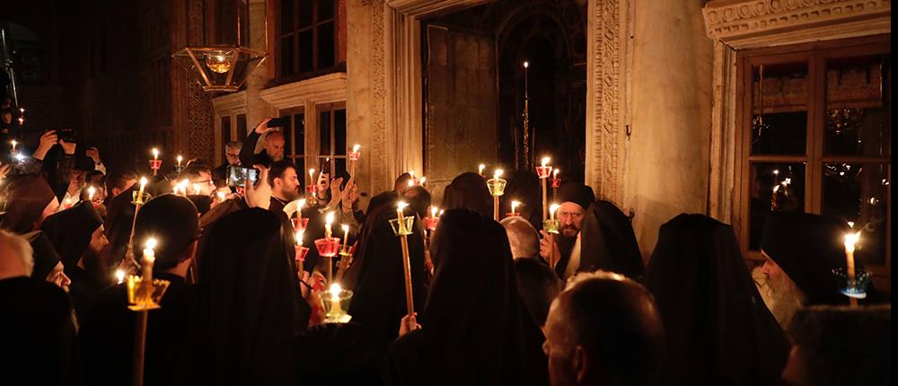 Πλήθος πιστών στην Ανάσταση στην Ιερά Μονή Βατοπαιδίου (εικόνες)