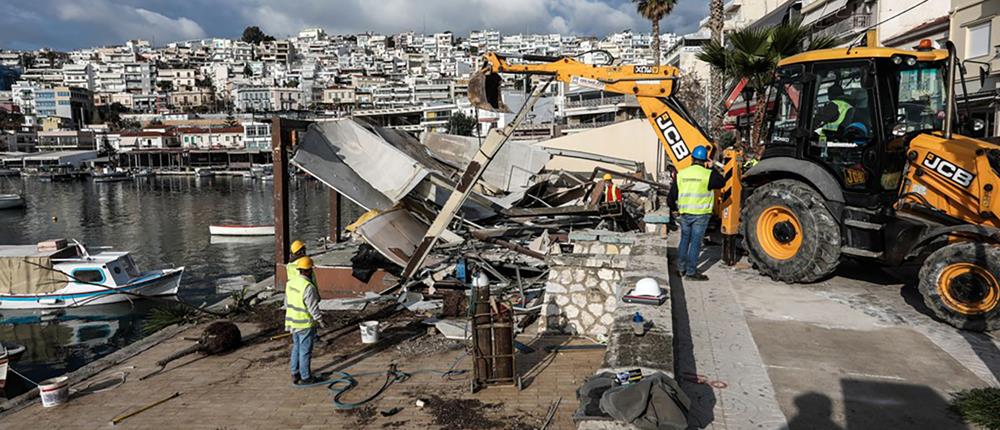 Μικρολίμανο: Ξεκίνησε η ανάπλαση με γκρέμισμα αυθαίρετων (εικόνες)