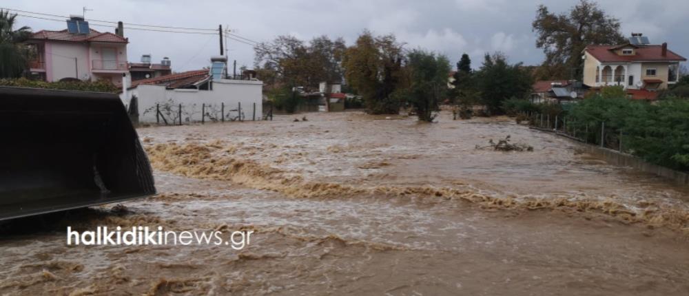 Χαλκιδική: “βούλιαξε” στα λασπόνερα η Ολυμπιάδα (εικόνες)