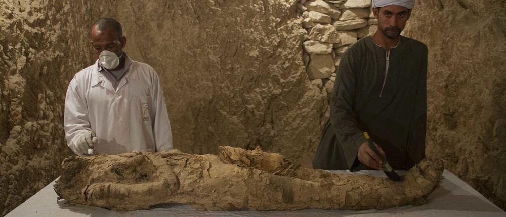 Μούμια 3.500 ετών ανακαλύφθηκε σε τάφο στο Λούξορ (φωτογραφίες)