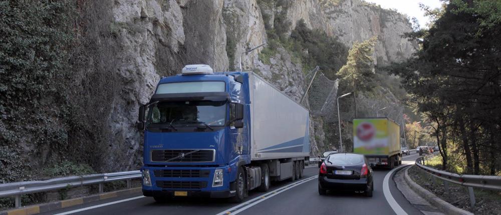 Παραμένουν κλειστά τα Τέμπη