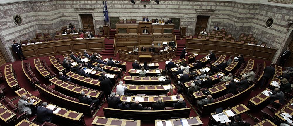 “Θύελλα” στη Βουλή μετά την παραίτηση της Αντωνοπούλου