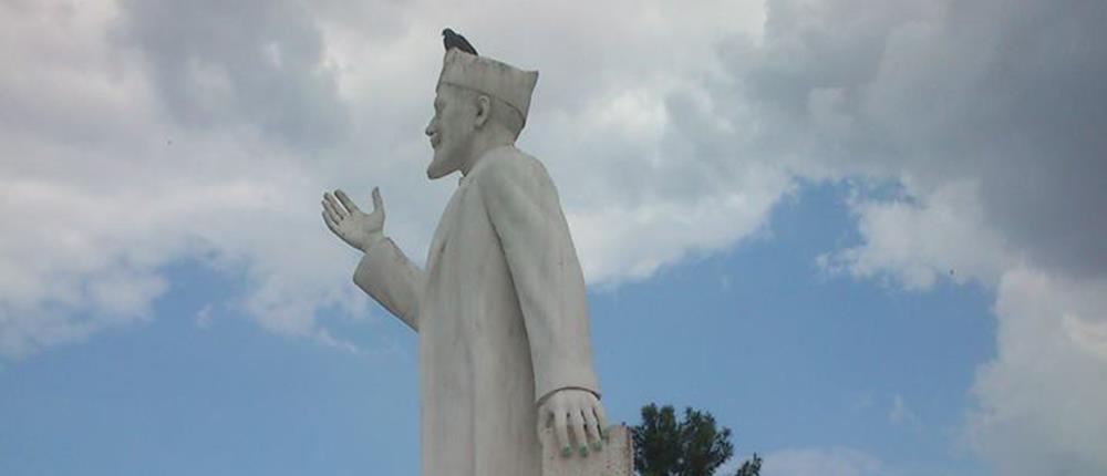 Έβαψαν τα νύχια αγάλματος του Βενιζέλου στη Θεσσαλονίκη! (εικόνες)