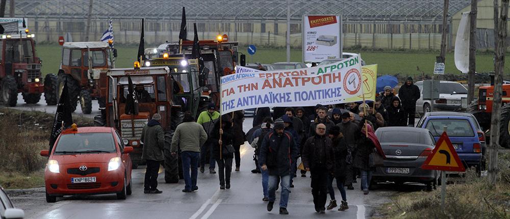 Κλιμακώνουν τις κινητοποιήσεις τους οι αγρότες