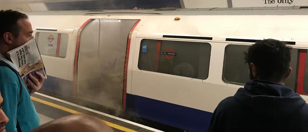 Φωτιά και καπνοί σε σταθμό του μετρό στο Λονδίνο