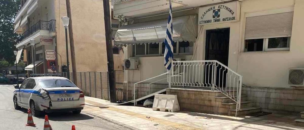 Χτύπησε περιπολικό…πήρε φόρα και το ξαναχτύπησε (εικόνες)