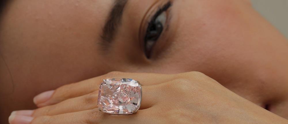 Στο “σφυρί” το μεγαλύτερο ροζ διαμάντι στον κόσμο (βίντεο)
