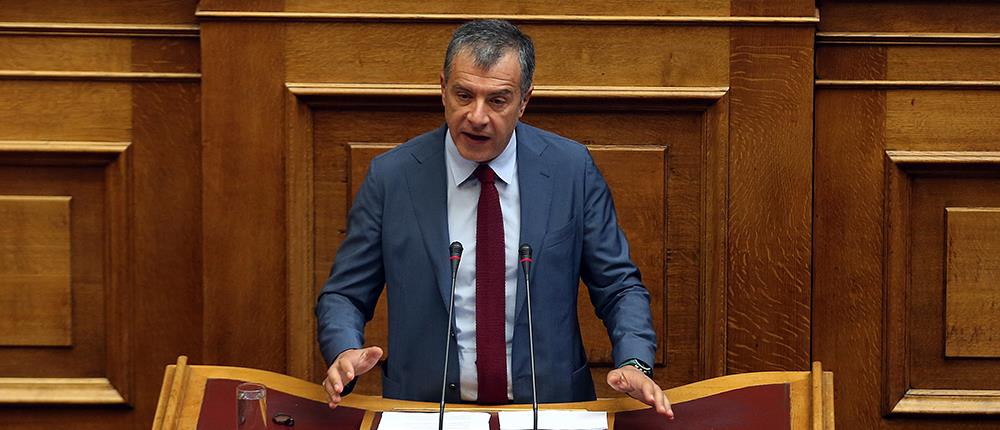 Θεοδωράκης: Υπάρχει βαρυχειμωνιά στην οικονομία