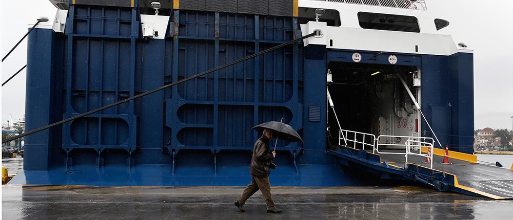 Δεμένα τα πλοία στα λιμάνια από αύριο