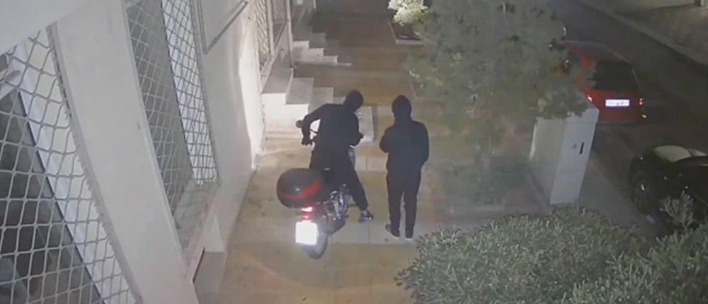Θεσσαλονίκη: Βίντεο ντοκουμέντο από κλοπή μοτοσικλέτας σε χρόνο ρεκόρ