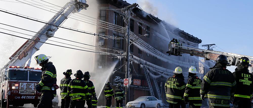 Δεκάδες τραυματίες από τη νέα φωτιά σε κτήριο της Νέας Υόρκης (βίντεο)