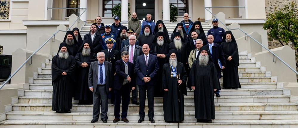 Άγιο Όρος - Δένδιας: Περιπέτεια με τo ελικόπτερο που τον μετέφερε