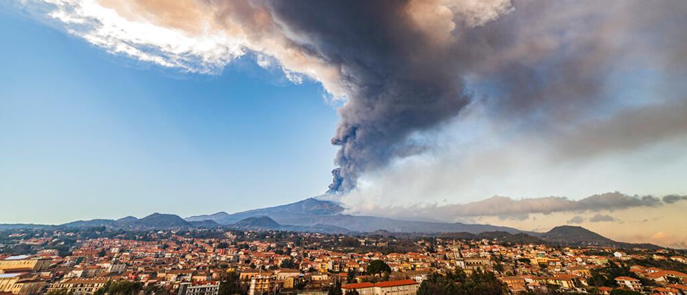 Αίτνα: Έκλεισε το αεροδρόμιο της Κατάνια μετά από έκρηξη του ηφαιστείου