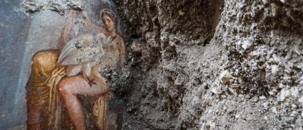 Μοναδική ανακάλυψη στην Πομπηία: Ερωτική αναπαράσταση του Δία και της Λήδας (εικόνες)