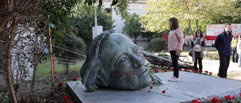 Πολυτεχνείο: Άνοιξαν οι πύλες για την 49η επέτειο της εξέγερσης