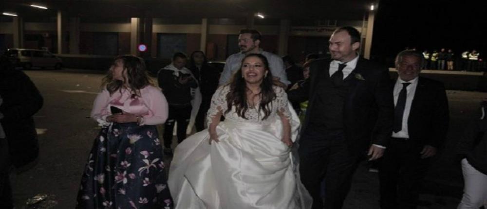 Νύφη ΠΑΟΚτζού άφησε τον… γάμο για να πανηγυρίσει στον Λευκό Πύργο (εικόνες)