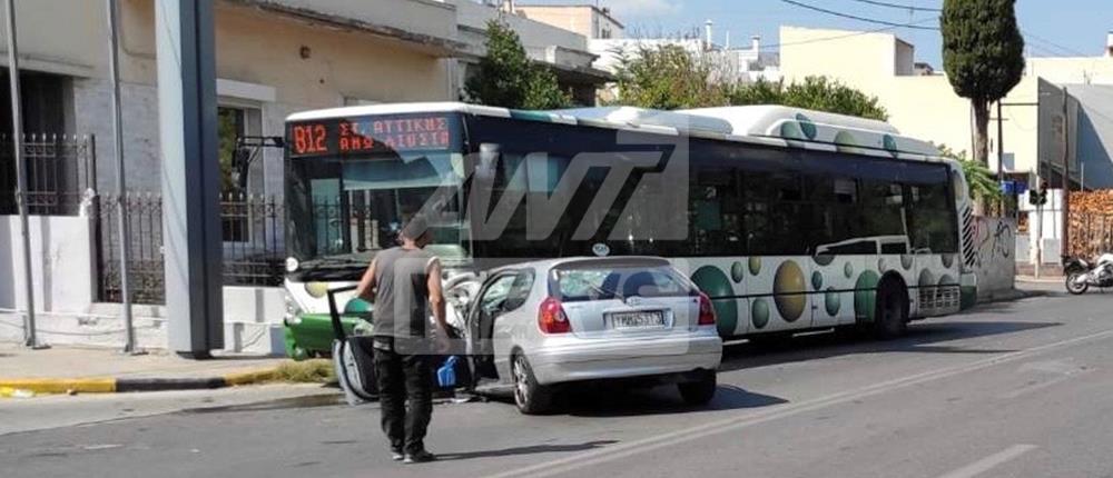 Τροχαίο δυστύχημα στο Καματερό: Αυτοκίνητο παρέσυρε γυναίκα και έπεσε σε λεωφορείο