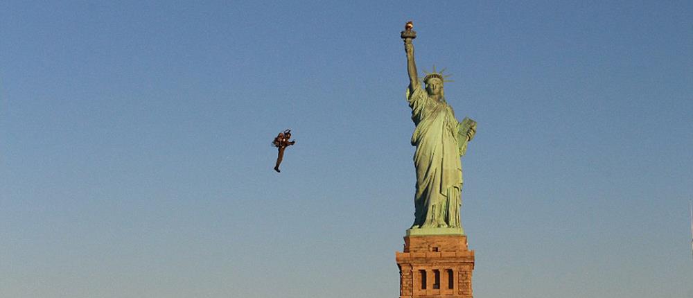 Πέταξε με jetpack πάνω από τη Νέα Υόρκη (Βίντεο)