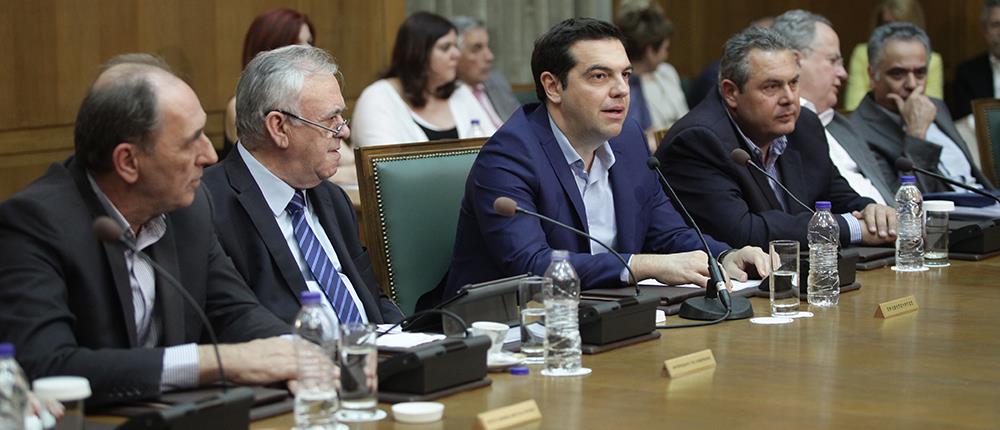 Τρία “καυτά” μέτωπα για την κυβέρνηση