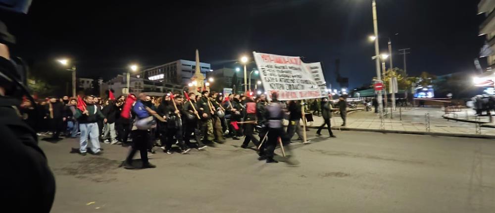 Πολυτεχνείο - Πορεία Θεσσαλονίκη: Δεκάδες προσαγωγές (βίντεο)