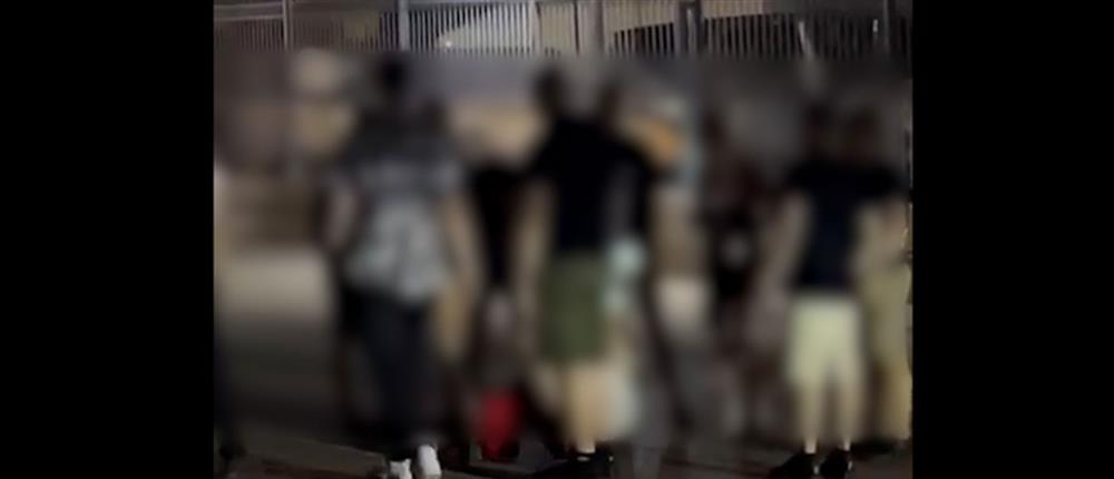 Πειραιάς - Απόπειρα δολοφονίας : Βίντεο ντοκουμέντο από την στιγμή που η 16χρονη μαχαιρώνει την 19χρονη