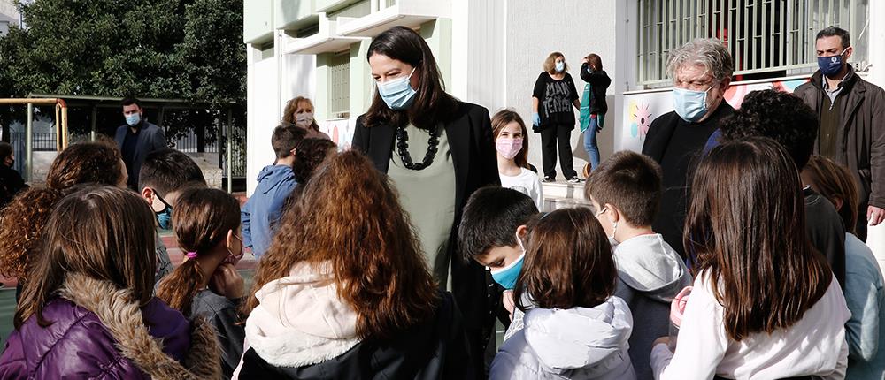 Σχολεία - Κεραμέως: Προσεκτικά βήματα, σύμφωνα με τις εισηγήσεις των ειδικών (βίντεο)