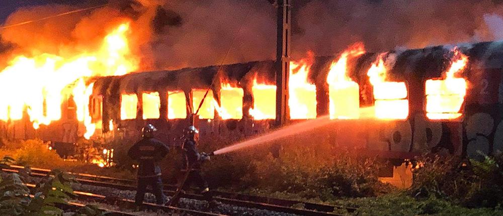 Θεσσαλονίκη: Φωτιά σε βαγόνια στο αμαξοστάσιο του ΟΣΕ (εικόνες)