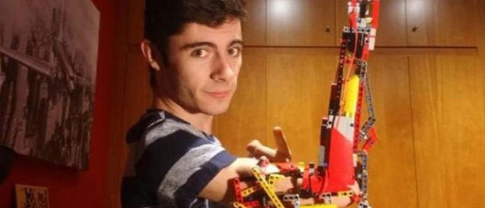 Έφηβος κατασκεύασε το προσθετικό χέρι του με lego (εικόνα)
