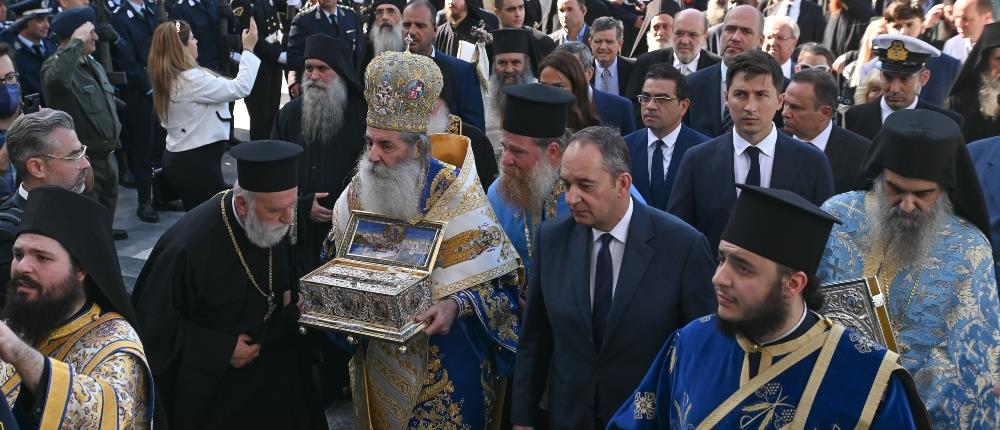 Αγία Ζώνη της Παναγίας: Υποδοχή με λαμπρότητα στον Πειραιά (εικόνες)