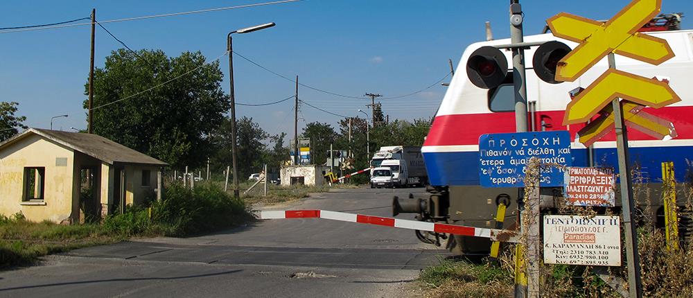 Βόλος: Τρένο συγκρούστηκε με αυτοκίνητο 