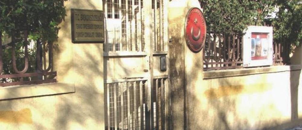 Ρόδος – Τουρκικό προξενείο: Χειροπέδες σε νεαρό που πέταξε αβγό στην είσοδο