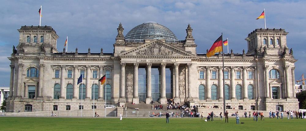 Η Bundestag “άναψε το πράσινο” φως για την εκταμίευση της δόσης