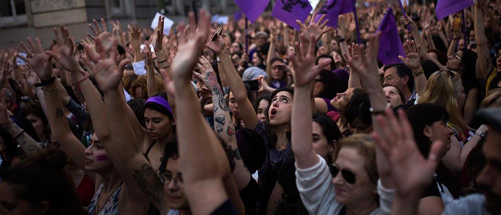 “Θύελλα” διαδηλώσεων για την αθώωση βιαστών στην Ισπανία (βίντεο)