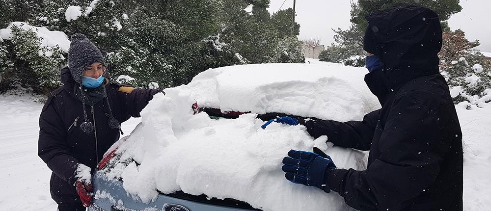 Κακοκαιρία - Αυτοκίνητο: Πως απομακρύνω εύκολα τον πάγο από τα τζάμια