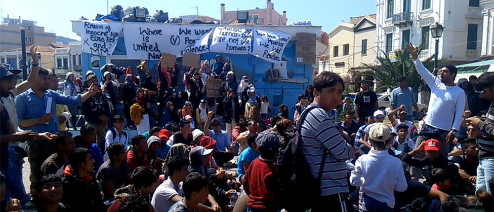 Μυτιλήνη: ένταση με τους μετανάστες που έχουν καταλάβει την Πλατεία Σαπφούς (βίντεο)