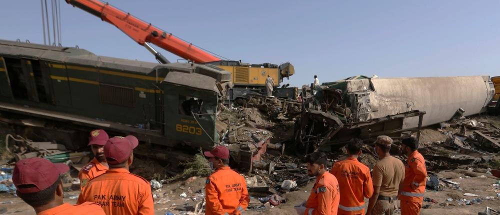 Πακιστάν: Εκτροχιασμός τρένου με νεκρούς και τραυματίες (εικόνες)