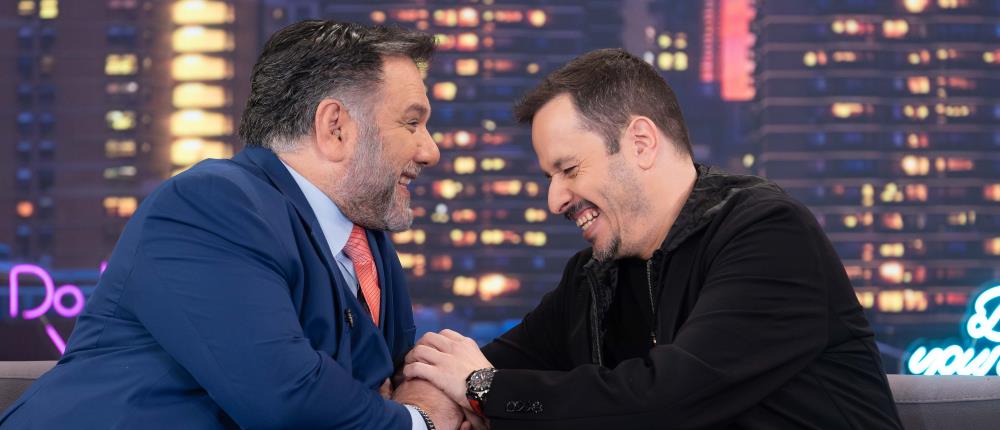 “The 2Night Show” - Τσουβέλας: Τα κομπαρσιλίκια, η λογοκρισία και ο φόβος για το... πετροβόλημα (βίντεο)