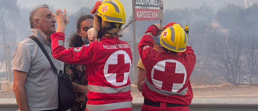 Φωτιές στη Δυτική Αττική: Ο ΕΕΣ στο πλευρό των πληγέντων (εικόνες)