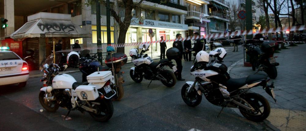 Αστυνομικός έβαλε πλαστές πινακίδες στο ΙΧ του και πήγε για… βάρδια στα γραφεία του ΣΥΡΙΖΑ