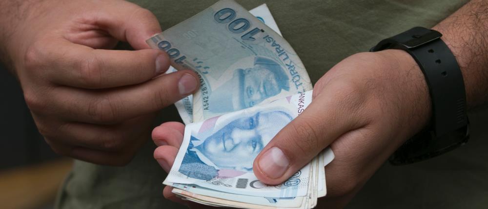 Νέο χαμηλό της τουρκικής λίρας έναντι του δολαρίου