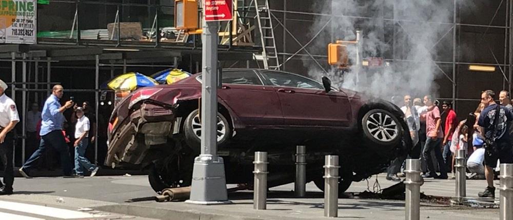 Αυτοκίνητο έπεσε σε πλήθος στην Times Square