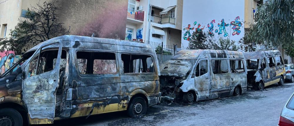 Ζωγράφου: εμπρηστική επίθεση σε αυτοκίνητα (βίντεο)