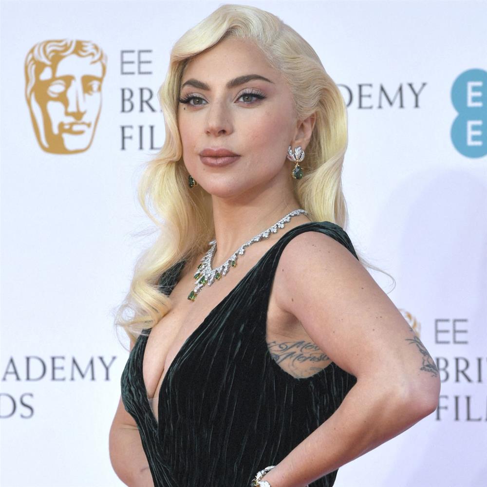 Lady Gaga: Στο Λούβρο με το συνεργείο της - Τι ετοιμάζει; (Photos)