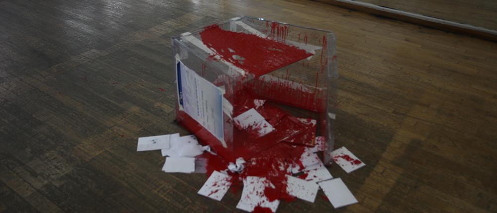 Επίθεση αντιεξουσιαστών σε εκλογικό κέντρο της ΝΔ στη Νέα Φιλαδέλφεια