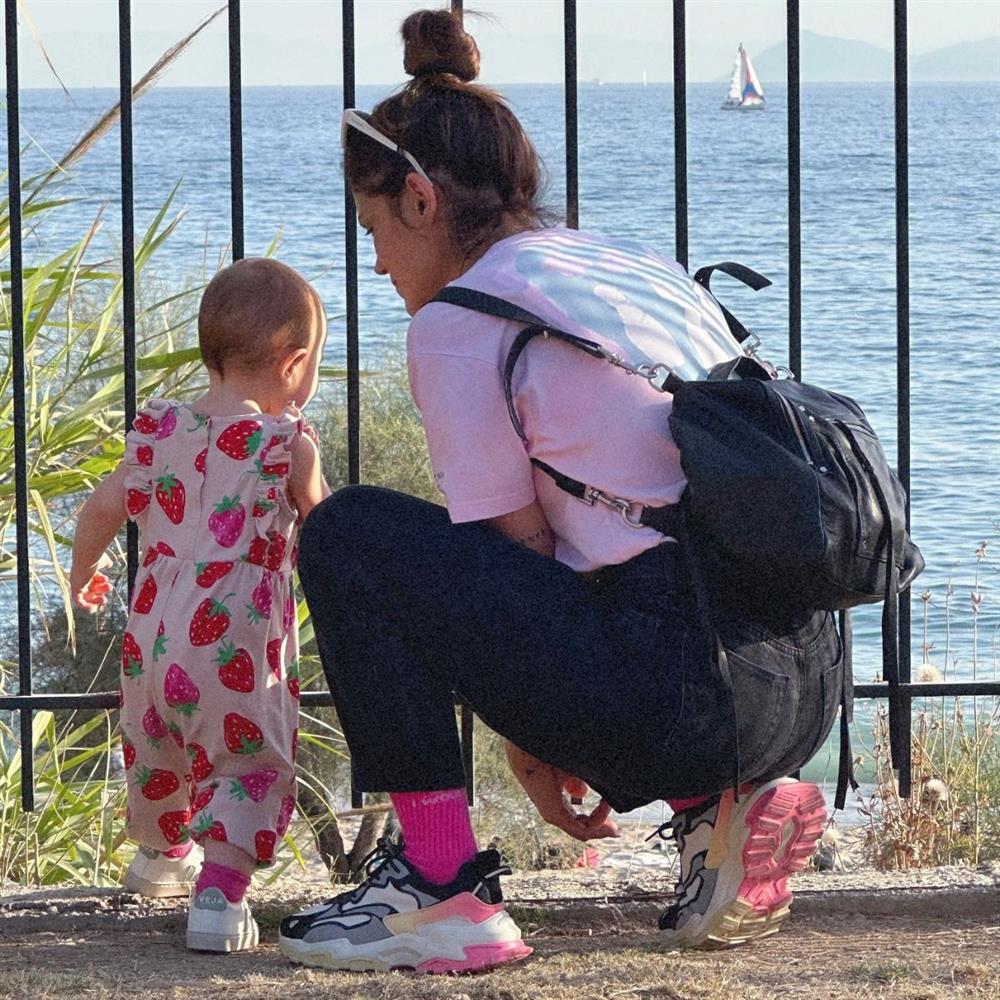 Μαίρη Συνατσάκη: "Ξέρω μπορεί να ακουστεί πολύ χαζό, αλλά μετά τη μητρότητα μου έχει λείψει πάρα πολύ..."
