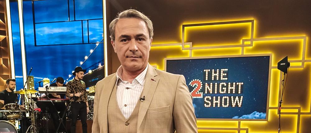 “The 2night Show”: Ο Θανάσης Κουρλαμπάς για τις “Άγριες Μέλισσες” και τον “Κλεομένη” (βίντεο)