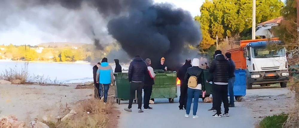 Χαλκιδική: οδοφράγματα και φωτιές στην Νικήτη (εικόνες)